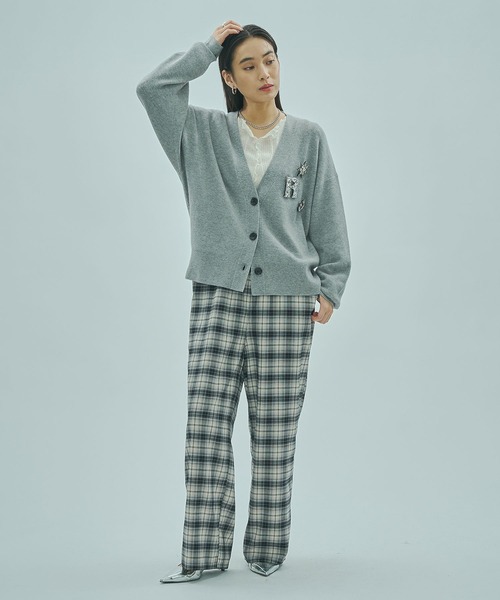 ROSE BUD（ローズバッド）の「BIJOU BROOCH CARDIGAN（カーディガン/ボレロ・レディース・グレー/ブラウン・ONE SIZE）」の6枚目の写真