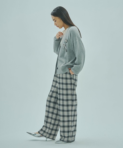 ROSE BUD（ローズバッド）の「BIJOU BROOCH CARDIGAN（カーディガン/ボレロ・レディース・グレー/ブラウン・ONE SIZE）」の8枚目の写真