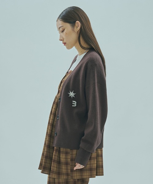 ROSE BUD（ローズバッド）の「BIJOU BROOCH CARDIGAN（カーディガン/ボレロ・レディース・グレー/ブラウン・ONE SIZE）」の13枚目の写真