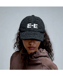 ERER（エルエル）の「刺繍ディテール フリース ベースボールキャップ ブラック（キャップ）」