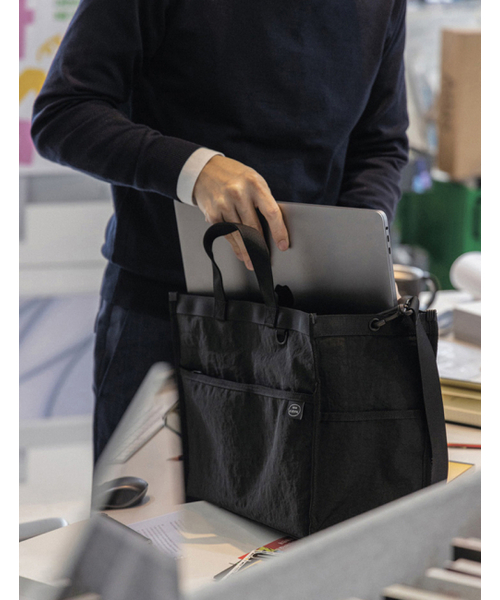 HOWKIDSFUL(ハウキッズフル)の「TUMBLER BAG - M (BLACK)(メッセンジャーバッグ・レディース・その他・FREE)」の2枚目の写真