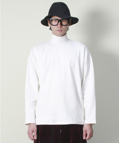 DEMARC(ドゥマーク)の「オーバーサイズタートルネック長袖Tシャツアイボリー(Tシャツ/カットソー・メンズ・その他・MEDIUM/LARGE)」の9枚目の写真