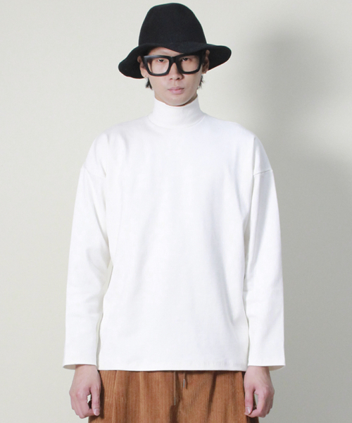 DEMARC(ドゥマーク)の「オーバーサイズタートルネック長袖Tシャツアイボリー(Tシャツ/カットソー・メンズ・その他・MEDIUM/LARGE)」の11枚目の写真