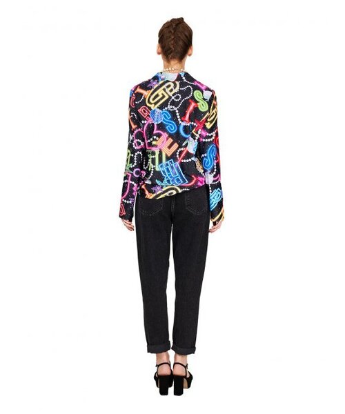 GREEDILOUS(グリディアス)の「ネオンレタリングVネックブラウス(シャツ/ブラウス・レディース・その他・SMALL/MEDIUM/LARGE/X-SMALL)」の3枚目の写真