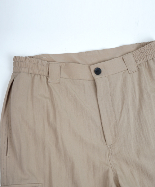 BIRBANTE(ビルバンテ)の「ユーティリティパラシュートカーゴパンツ - ベージュ(その他パンツ・メンズ・ベージュ・MEDIUM/LARGE/X-LARGE)」の3枚目の写真
