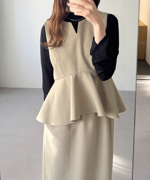 mysty woman（ミスティウーマン）の「ペプラム切り替えノースリワンピ 637089（ワンピース・レディース・ベージュ系その他/ベージュ/ネイビー・FREE）」の14枚目の写真