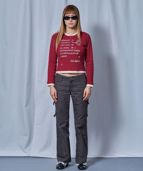 SEQUENZ(シークエンズ)の「※WEB限定 / フェイクレイヤード / バイカラーヘンリーネック長袖T /sqnz fake layered henley star l/s tee(Tシャツ/カットソー・レディース・バーガンディー/ライトグレー/ブラック/ネイビー・MEDIUM/SMALL)」の5枚目の写真