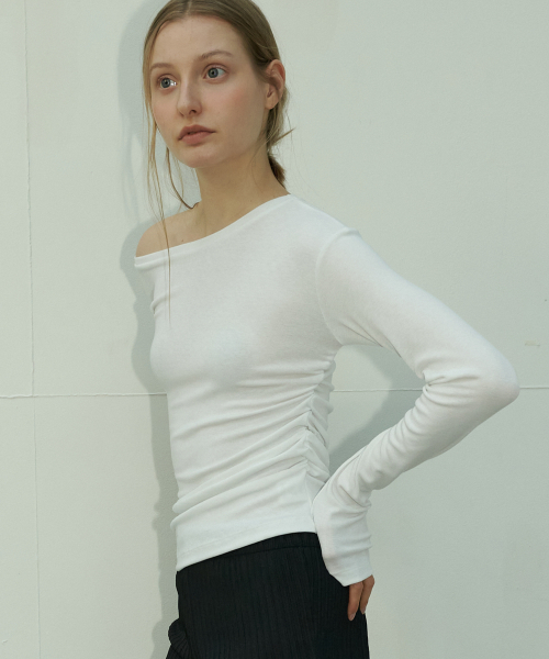SO IR（ソイール）の「ONE SHOULDER T-SHIRT - WHITE（Tシャツ/カットソー・レディース・その他・FREE）」の2枚目の写真