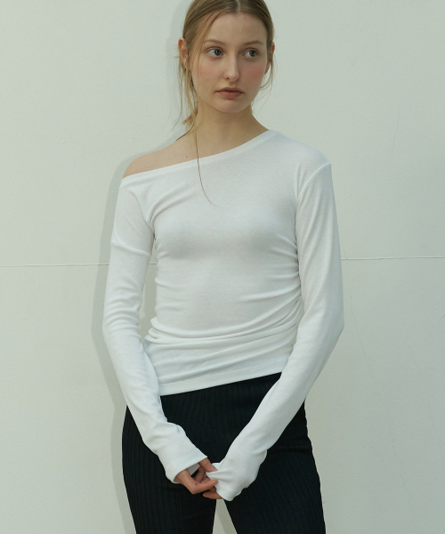 SO IR（ソイール）の「ONE SHOULDER T-SHIRT - WHITE（Tシャツ/カットソー・レディース・その他・FREE）」の3枚目の写真
