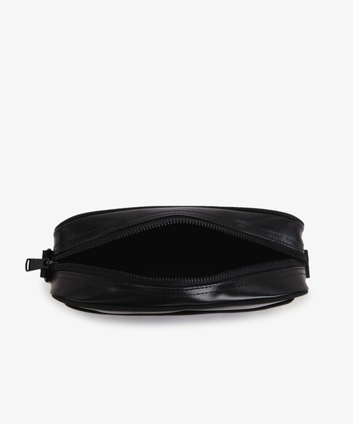 FRED PERRY(フレッドペリー)の「Tonal Classic Mini Shoulder Bag/トーナルクラシックミニショルダーバッグ(ショルダーバッグ・メンズ・ブラック・ONE SIZE)」の7枚目の写真