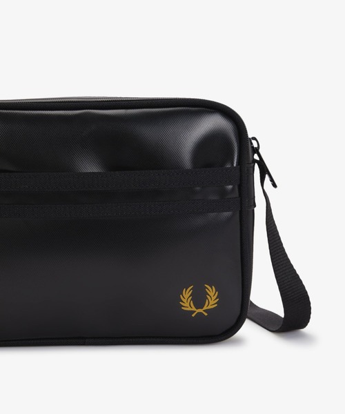 FRED PERRY(フレッドペリー)の「Tonal Classic Mini Shoulder Bag/トーナルクラシックミニショルダーバッグ(ショルダーバッグ・メンズ・ブラック・ONE SIZE)」の8枚目の写真