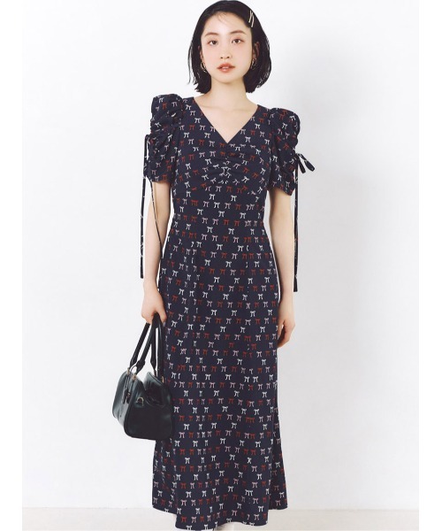 SNIDEL（スナイデル）の「リボンモチーフオフショルワンピース（ワンピース・レディース・ライトブルー/ネイビー/ベージュ・1/0）」の3枚目の写真