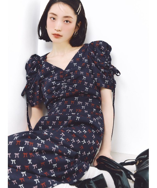 SNIDEL（スナイデル）の「リボンモチーフオフショルワンピース（ワンピース・レディース・ライトブルー/ネイビー/ベージュ・1/0）」の6枚目の写真