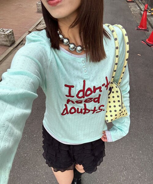 CIAOPANIC（チャオパニック）の「手書きロゴアイレットヘンリーレイヤードトップス（Tシャツ/カットソー・レディース・グレー/ホワイト/サックスブルー・ONE SIZE）」の3枚目の写真