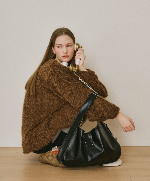 mur（ミュール）の「Reversible Polar Hobo Bag(5color)（ショルダーバッグ・レディース・イエロー系/ブラウン系その他2/グレー系その他2/ブラック系/ベージュ系・FREE）」の6枚目の写真