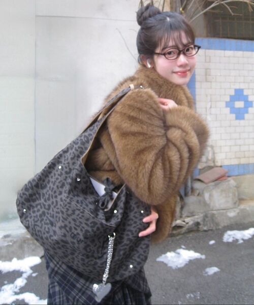 mur（ミュール）の「Reversible Polar Hobo Bag(5color)（ショルダーバッグ・レディース・イエロー系/ブラウン系その他2/グレー系その他2/ブラック系/ベージュ系・FREE）」の17枚目の写真