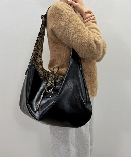 mur（ミュール）の「Reversible Polar Hobo Bag(5color)（ショルダーバッグ・レディース・イエロー系/ブラウン系その他2/グレー系その他2/ブラック系/ベージュ系・FREE）」の19枚目の写真