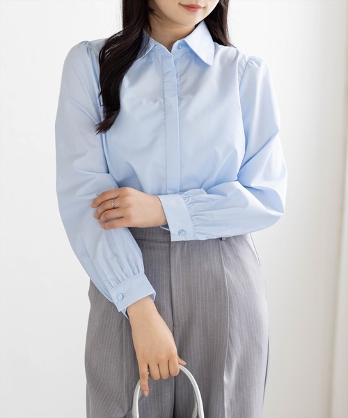 clear（クリア）の「レギュラーヒヨクブラウス[オフィスカジュアル 着回し抜群 大人]（シャツ/ブラウス・レディース・グレイッシュベージュ/サックスブルー/オフホワイト・F）」の4枚目の写真