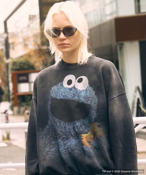 MAISON SPECIAL(メゾンスペシャル)の「《UNISEX》【MOVIE SERIES】「SESAME STREET」- Cookie Monster - Prime-Over Crew Neck Sweatshirt/「セサミストリート」-クッキーモンスター-プライムオーバークルーネックスウェット【MAISON SPECIAL/メゾンスペシャル】(スウェット・メンズ・ネイビー/ブラック・2/1/0)」の14枚目の写真