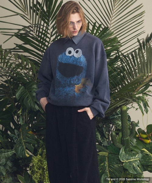 MAISON SPECIAL(メゾンスペシャル)の「《UNISEX》【MOVIE SERIES】「SESAME STREET」- Cookie Monster - Prime-Over Crew Neck Sweatshirt/「セサミストリート」-クッキーモンスター-プライムオーバークルーネックスウェット【MAISON SPECIAL/メゾンスペシャル】(スウェット・メンズ・ネイビー/ブラック・2/1/0)」の16枚目の写真