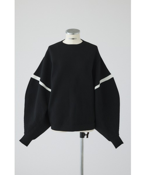 RIM.ARK(リムアーク)の「Volume sleeve design knit tops ボリューム スリーブ デザイン ニット トップス(ニット/セーター・レディース・ブラック/ブルー/オフホワイト・FREE)」の4枚目の写真