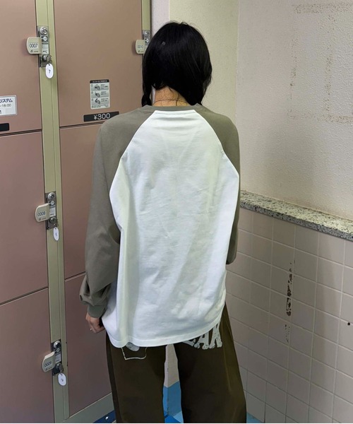 sedacle(セダクル)の「箔プリントラグランロゴロンT(Tシャツ/カットソー・メンズ・オフホワイト/チャコールグレー・SMALL/LARGE/MEDIUM)」の9枚目の写真