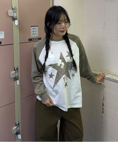sedacle(セダクル)の「箔プリントラグランロゴロンT(Tシャツ/カットソー・メンズ・オフホワイト/チャコールグレー・SMALL/LARGE/MEDIUM)」の7枚目の写真