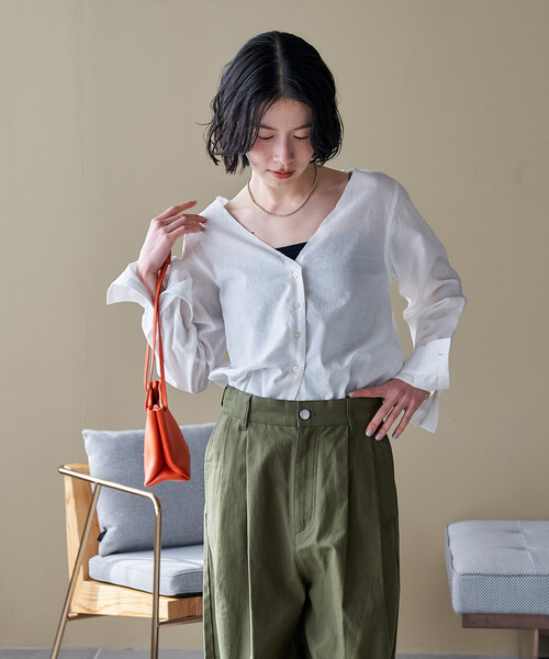 FREAK'S STORE(フリークスストア)の「インド Vネックシャツ(シャツ/ブラウス・レディース・サックスブルー/ブラック/オフホワイト/チャコール・フリ-)」の5枚目の写真