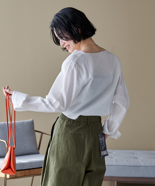 FREAK'S STORE(フリークスストア)の「インド Vネックシャツ(シャツ/ブラウス・レディース・サックスブルー/ブラック/オフホワイト/チャコール・フリ-)」の7枚目の写真