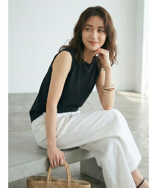 Belta attrice(ベルタアトリーチェ)の「【重ね着インナーに!接触冷感】クルーネック ハイツイストコットン100 ノースリーブ 薄手インナー レイヤード/袖なし(タンクトップ・レディース・ブラック/カーキ/ブルー/オレンジ/ライトグレー・FREE/M~L)」の9枚目の写真