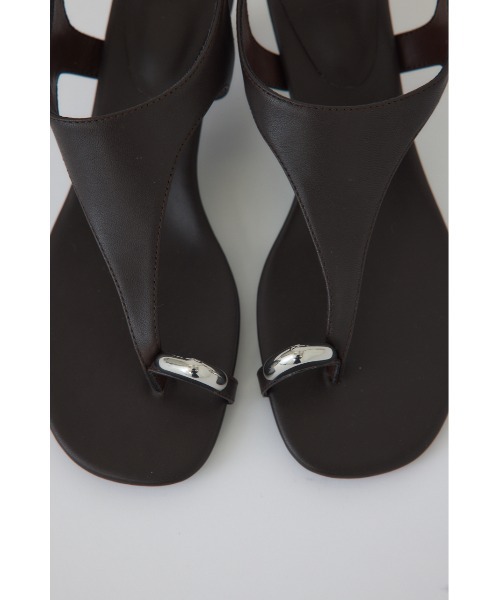 RIM.ARK（リムアーク）の「【PRE ORDER】Motif toe thong sandal モチーフ トゥ トング サンダル（サンダル・レディース・ブラウン/ブラック・36/37/38/39）」の13枚目の写真