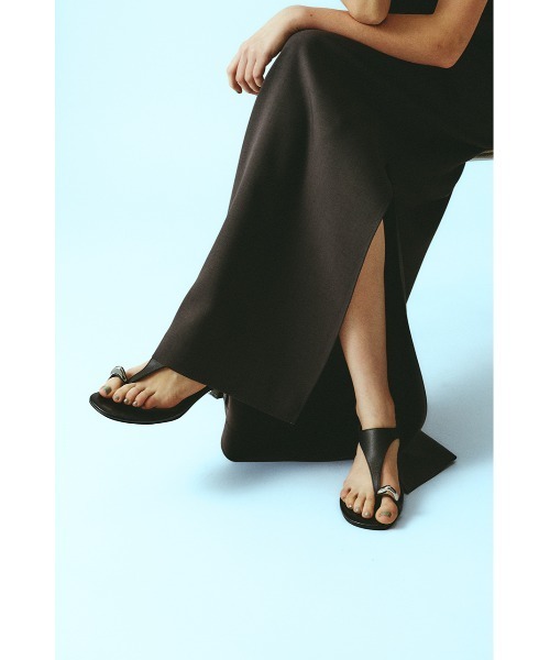RIM.ARK(リムアーク)の「Motif toe thong sandal モチーフ トゥ トング サンダル(サンダル・レディース・ブラウン/ブラック・36/37/38/39)」の17枚目の写真