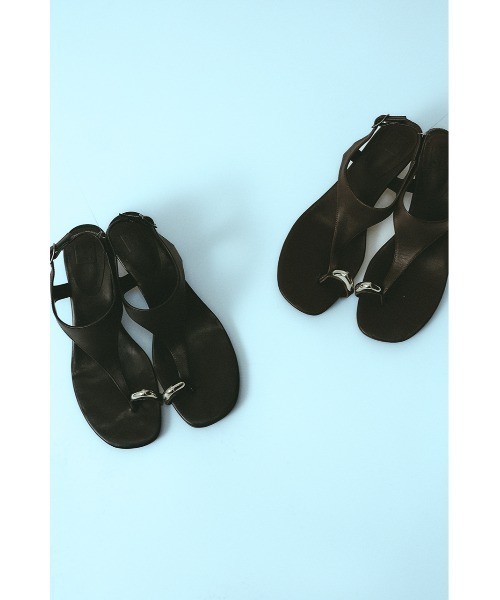 RIM.ARK(リムアーク)の「Motif toe thong sandal モチーフ トゥ トング サンダル(サンダル・レディース・ブラウン/ブラック・36/37/38/39)」の19枚目の写真