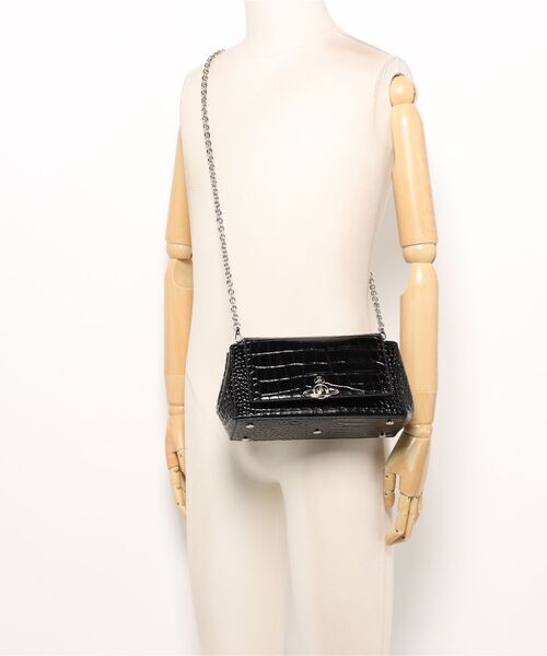 Vivienne Westwood（ヴィヴィアンウエストウッド）の「HAZEL MEDIUM HANDBAG（Tシャツ/カットソー・メンズ・ブラック・FREE）」の6枚目の写真