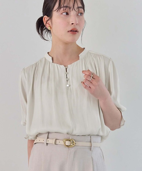 VIS(ビス)の「エアリーサテンハーフスリーブブラウス/イージーケア(シャツ/ブラウス・レディース・ブルー系その他4/チャコールグレー/キナリ・FREE)」の2枚目の写真