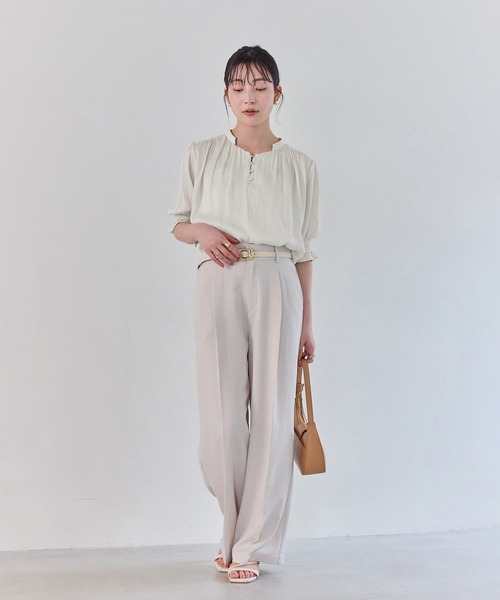 VIS(ビス)の「エアリーサテンハーフスリーブブラウス/イージーケア(シャツ/ブラウス・レディース・ブルー系その他4/チャコールグレー/キナリ・FREE)」の19枚目の写真