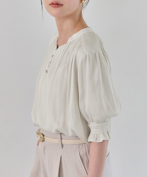 VIS(ビス)の「エアリーサテンハーフスリーブブラウス/イージーケア(シャツ/ブラウス・レディース・ブルー系その他4/チャコールグレー/キナリ・FREE)」の15枚目の写真