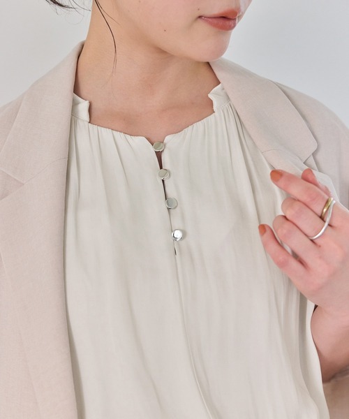 VIS(ビス)の「エアリーサテンハーフスリーブブラウス/イージーケア(シャツ/ブラウス・レディース・ブルー系その他4/チャコールグレー/キナリ・FREE)」の18枚目の写真