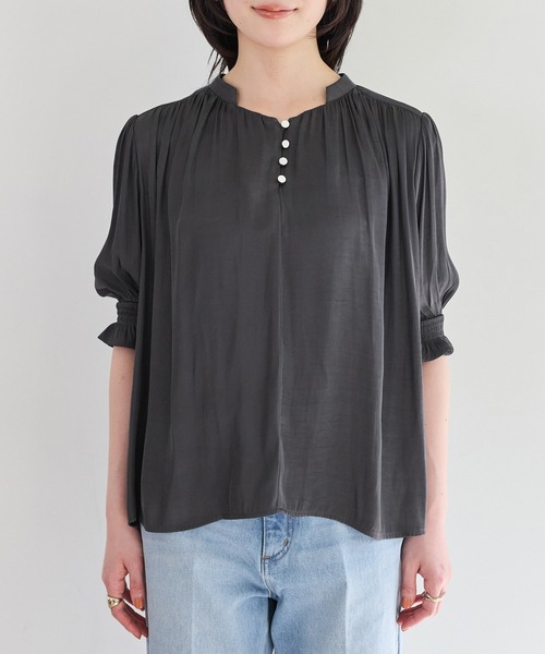 VIS(ビス)の「エアリーサテンハーフスリーブブラウス/イージーケア(シャツ/ブラウス・レディース・ブルー系その他4/チャコールグレー/キナリ・FREE)」の20枚目の写真
