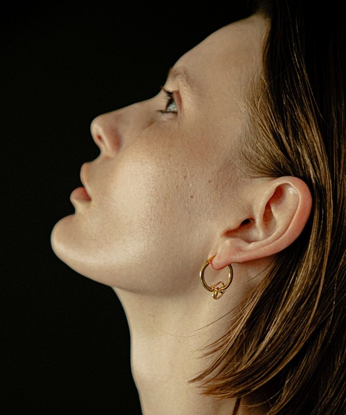 LAPUIS(ラピュイ)の「LAPUIS(ラピュイ)Connect coil pierced earrings(ピアス(両耳用)・レディース・シルバー/マルチ/ゴールド・FREE)」の5枚目の写真