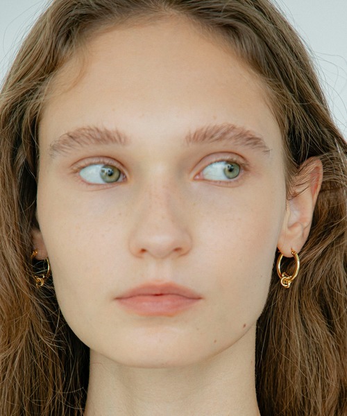 LAPUIS(ラピュイ)の「LAPUIS(ラピュイ)Connect coil pierced earrings(ピアス(両耳用)・レディース・シルバー/マルチ/ゴールド・FREE)」の12枚目の写真