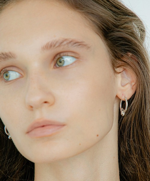 LAPUIS(ラピュイ)の「LAPUIS(ラピュイ)Connect coil pierced earrings(ピアス(両耳用)・レディース・シルバー/マルチ/ゴールド・FREE)」の13枚目の写真