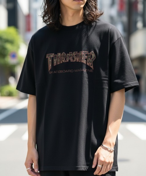 THRASHER(スラッシャー)の「Applique Logo S/S T-SHIRTS/THRASHER スラッシャー ロゴアップリケ風デザイン 半袖Tシャツ オーバーサイズ・ワイドシルエットストリート スケーターユニセックス(Tシャツ/カットソー・メンズ・ブラック系その他/ブラック/アッシュグレー・MEDIUM/X-LARGE/LARGE)」の2枚目の写真