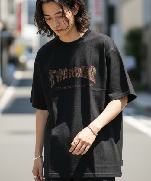 THRASHER(スラッシャー)の「Applique Logo S/S T-SHIRTS/THRASHER スラッシャー ロゴアップリケ風デザイン 半袖Tシャツ オーバーサイズ・ワイドシルエットストリート スケーターユニセックス(Tシャツ/カットソー・メンズ・ブラック系その他/ブラック/アッシュグレー・MEDIUM/X-LARGE/LARGE)」の5枚目の写真