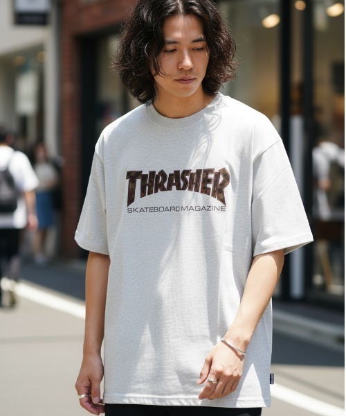 THRASHER(スラッシャー)の「Applique Logo S/S T-SHIRTS/THRASHER スラッシャー ロゴアップリケ風デザイン 半袖Tシャツ オーバーサイズ・ワイドシルエットストリート スケーターユニセックス(Tシャツ/カットソー・メンズ・ブラック系その他/ブラック/アッシュグレー・MEDIUM/X-LARGE/LARGE)」の9枚目の写真