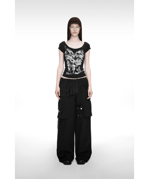 NACHE（ナチェ）の「STRAP WIDE CARGO PANTS (UNISEX) BLACK（その他パンツ・レディース・その他・1/0）」の2枚目の写真