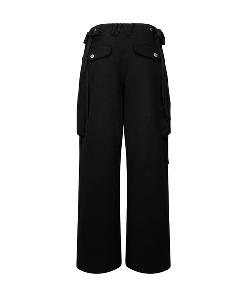 NACHE（ナチェ）の「STRAP WIDE CARGO PANTS (UNISEX) BLACK（その他パンツ・レディース・その他・1/0）」の4枚目の写真