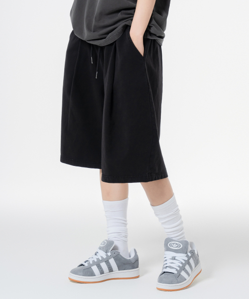 MOZMOZ(モズモズ)の「ピグメントワンタックワイドトレーニングショートパンツブラック(その他パンツ・レディース・その他・1/2/3)」の2枚目の写真