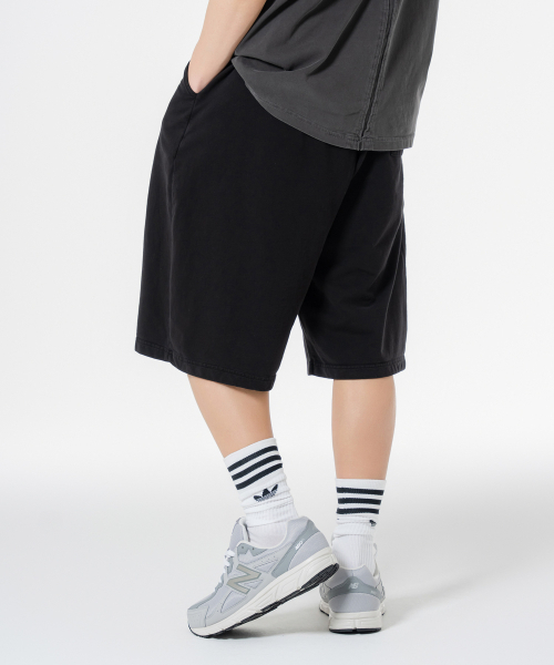 MOZMOZ(モズモズ)の「ピグメントワンタックワイドトレーニングショートパンツブラック(その他パンツ・レディース・その他・1/2/3)」の4枚目の写真