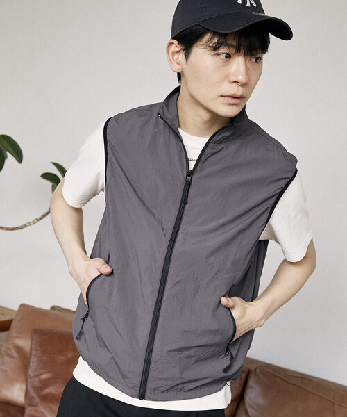 PUBLUX(パブリュクス)の「PUBLUX/パブリュクス LOVE POP STUDIO ナイロンベスト<セットアップ対応> 限定展開(ベスト・メンズ・ブラック/グレー/ベージュ・LARGE/SMALL/MEDIUM)」の9枚目の写真